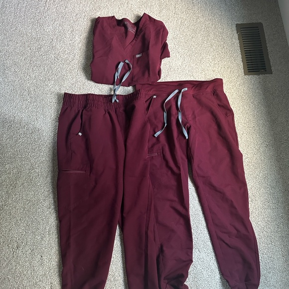 FIGS BURGANDY CATARINA TOP + ZAMORA JOGGERS + ZAMORA HIGH WAISTED JOGGERS SIZE M - Picture 4 of 5